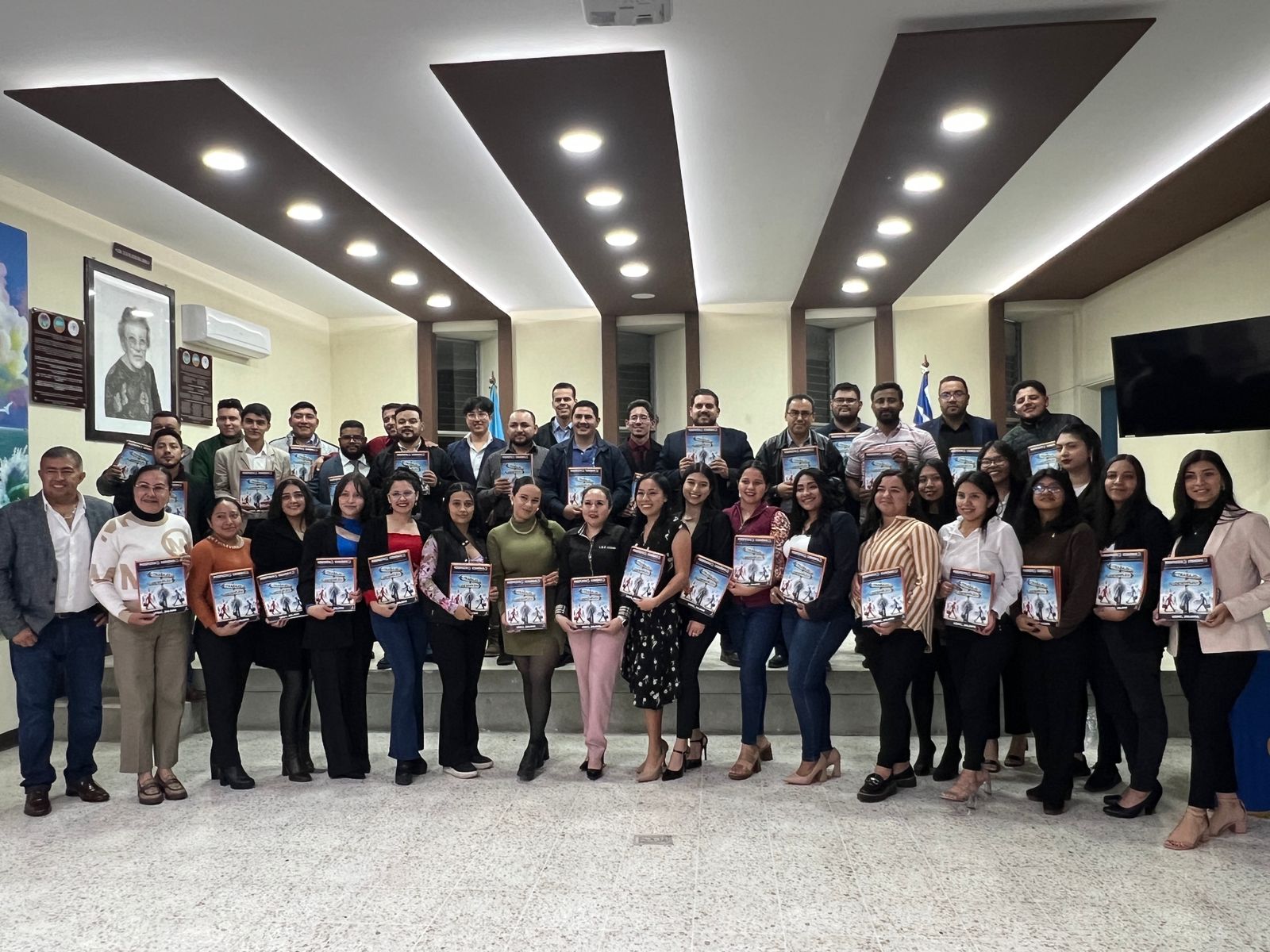 ESTUDIANTES DE ADMINISTRACIÓN PRESENTAN SEGUNDA EDICIÓN DE REVISTA SOBRE ECONOMÍA JALAPANECA